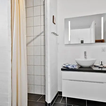 בית נופש 4 Bedroom In *