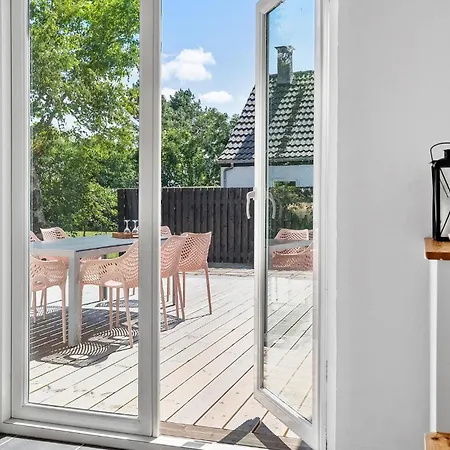 בית נופש 4 Bedroom In