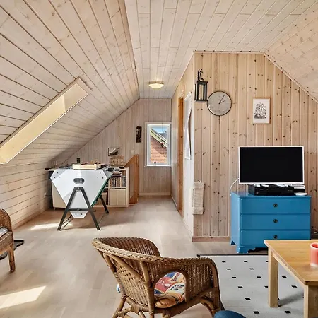 בית נופש 4 Bedroom In *