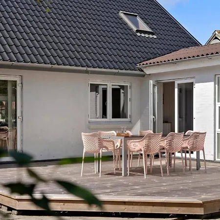 4 Bedroom In Dom wakacyjny *