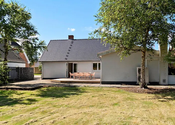 Дом отдыха 4 Bedroom In