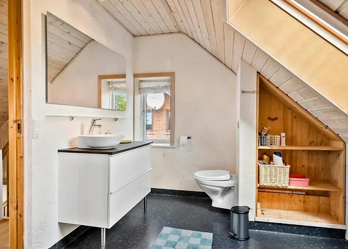 4 Bedroom In *