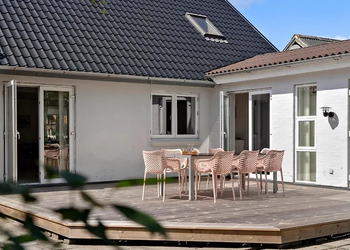 4 Bedroom In Dom wakacyjny *